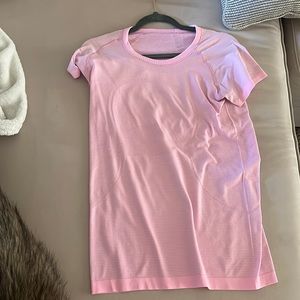 Lululemon workout top